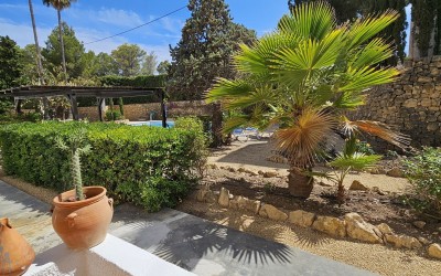 Soleado apartamento, planta baja con terraza en Altea